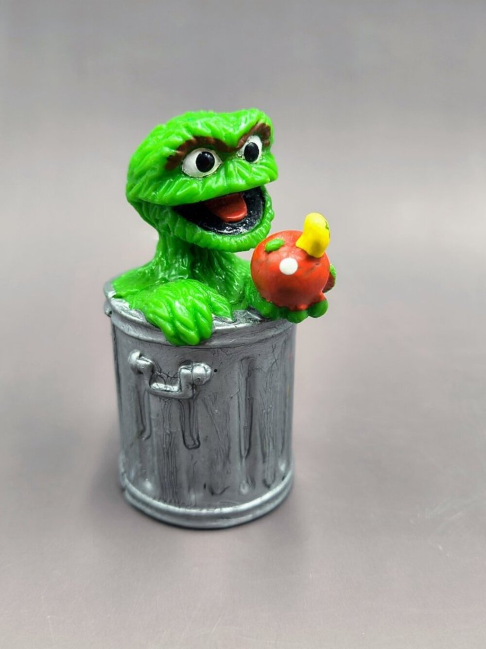 Vintage Sesame Street Oscar the Grouch & Slimey Worm Pvc Figure – Applause